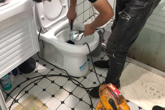 安顺马桶堵塞自己疏通还是找师傅?专业上门服务让你省时更省心